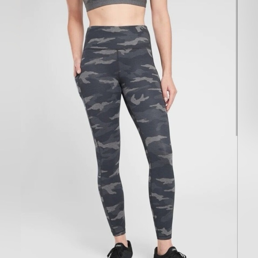 Athleta Camo Ultimate Stash Leggings Size XS